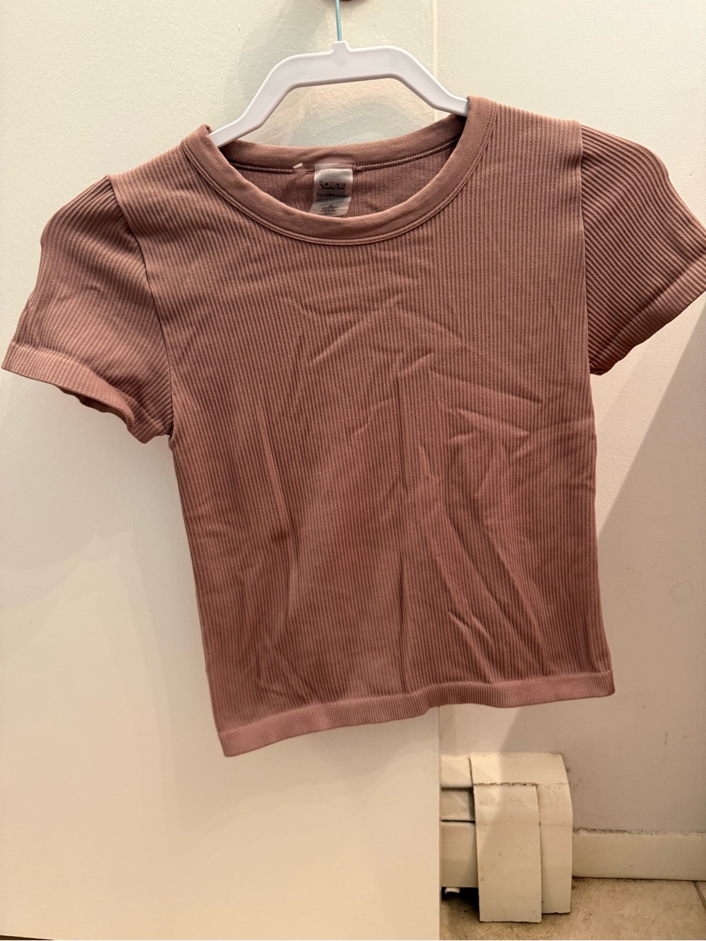 Aritzia Ribbed T-Shirt Small 
Sunday Best